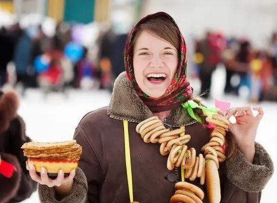 Shrovetide дээр ямар тоглоом, хөгжилтэй, уралдаан тэмцээн болдог