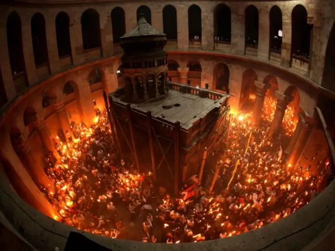 Como o fogo é aceso em Jerusalém