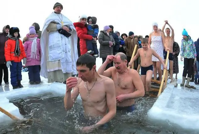 Epiphany için bir buz deliğine daldırma kuralları