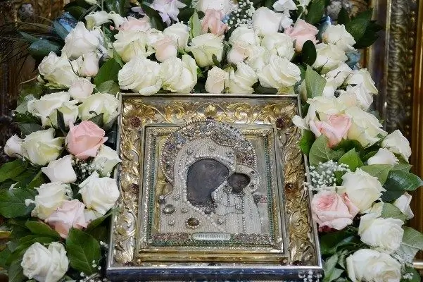 Come i cristiani ortodossi celebrano il giorno dell'apparizione dell'icona della Madre di Dio a Kazan