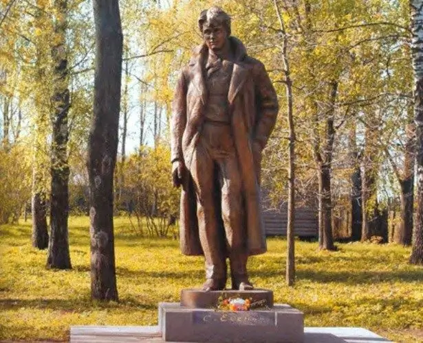 Monument a Sergei Yesenin