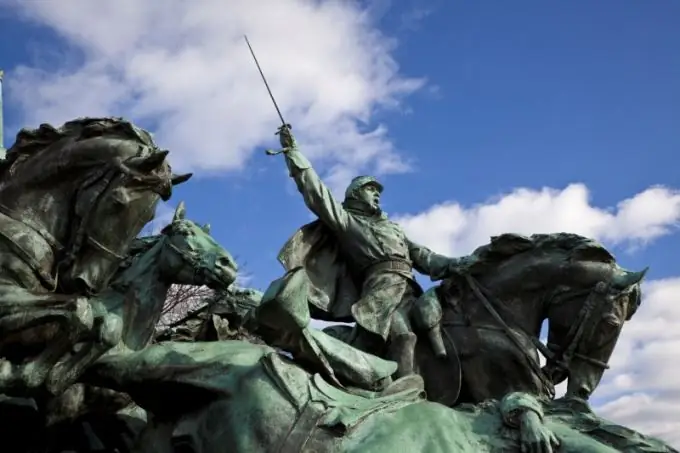 Si të vendosni një monument në qytetin tuaj