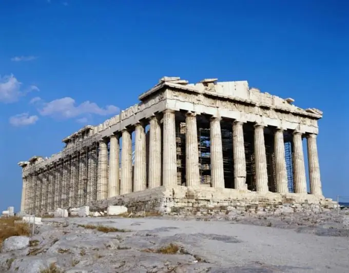 Ano ang pangalan at sino ang lumikha ng pangunahing templo ng Athenian Acropolis