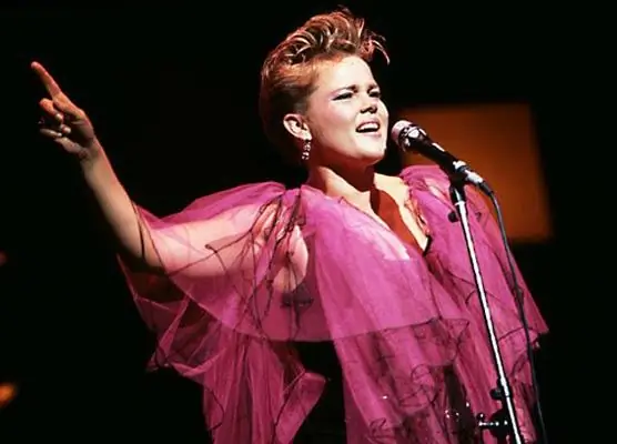 Belinda Carlisle: ชีวประวัติความคิดสร้างสรรค์อาชีพชีวิตส่วนตัว