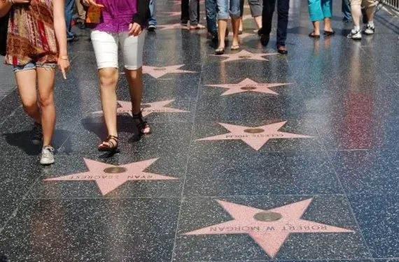 Hvor mange stjerner på Hollywood Walk of Fame