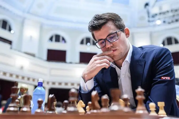 Magnus Carlsen: biografi, karriere og privatliv