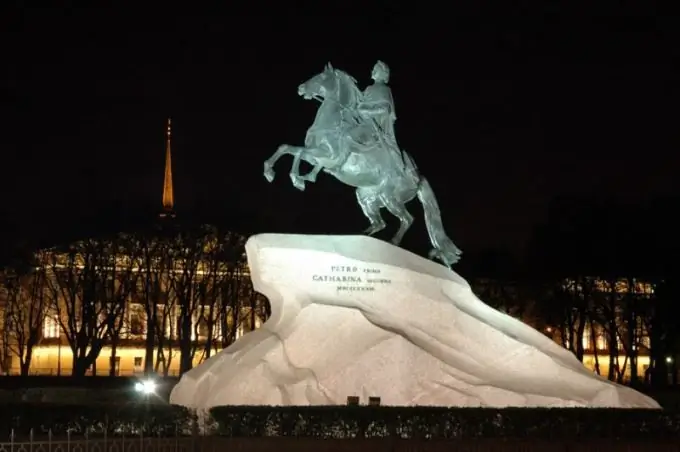 Din ce este făcut monumentul Călărețului de bronz