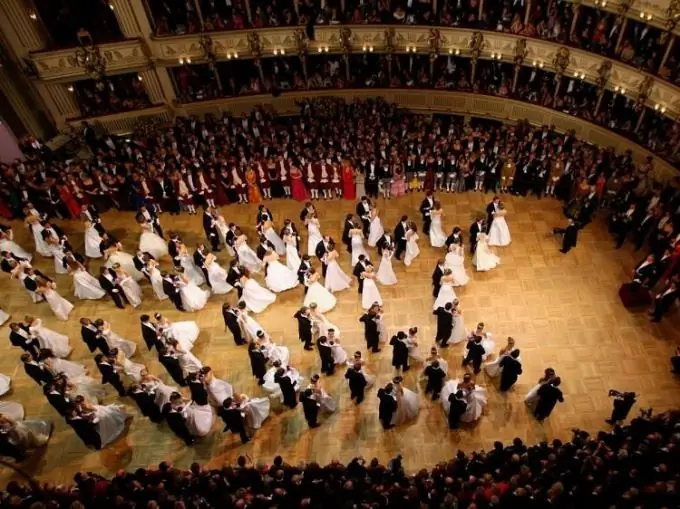 Kev yuav daim pib mus rau Vienna Opera li cas