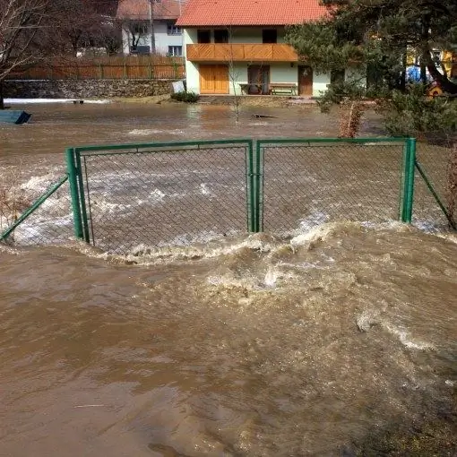 Qui va proporcionar assistència humanitària a la ciutat de Krymsk