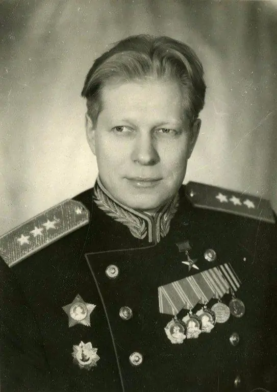 Дмитрий Устинов