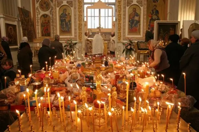 Quels produits peuvent être apportés à la table commémorative du temple