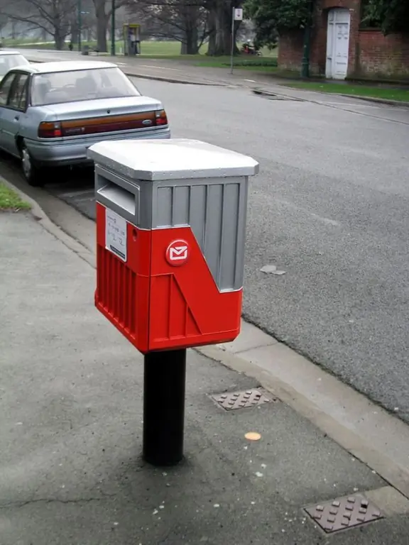 Mayroong mga post office sa lahat ng mga distrito ng lungsod