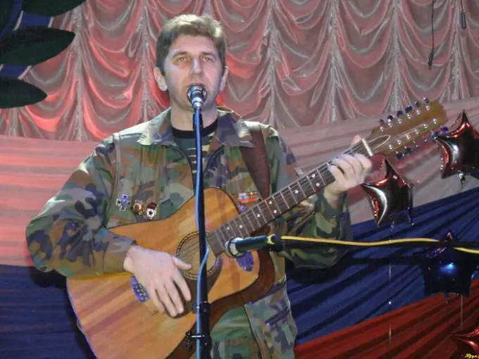 Vladimir Mazur non è solo un musicista. È autore e interprete di canzoni militari e patriottiche, e fa numerosi tour. Vladimir ha pubblicato diversi album, molti dei quali dedicati all'Afghanistan, dove ha prestato servizio