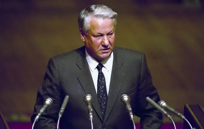 Bagaimana Yeltsin terpilih sebagai presiden pertama