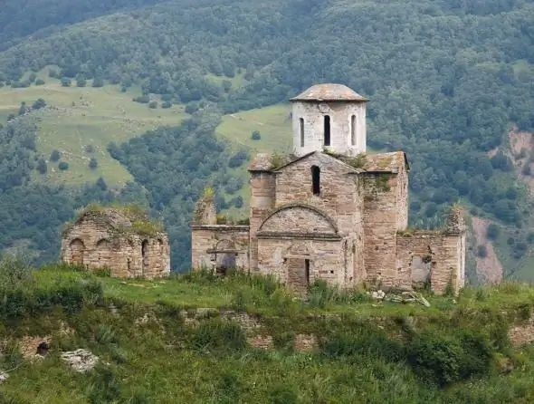 Wie alt ist die älteste Kirche und wo befindet sie sich?