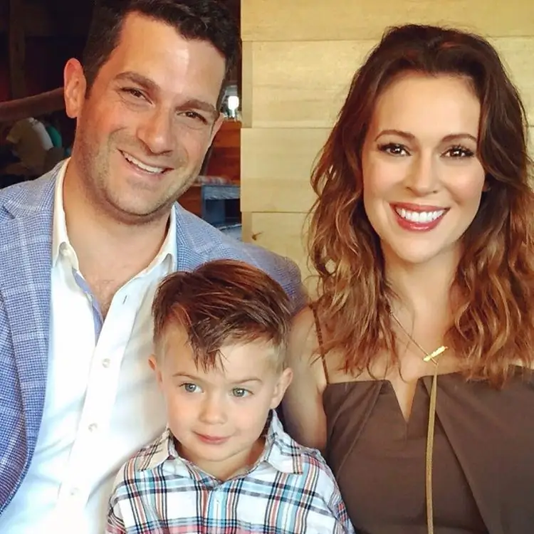 Alyssa Milano cu soțul ei David Bagliari și copil