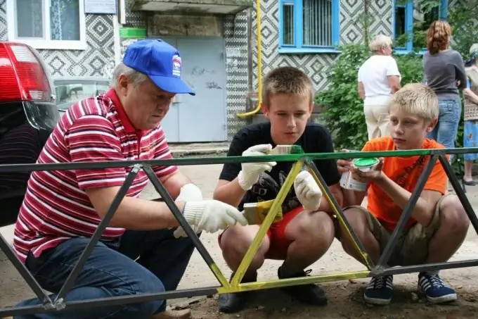 Kako napisati kritiku o komšiji