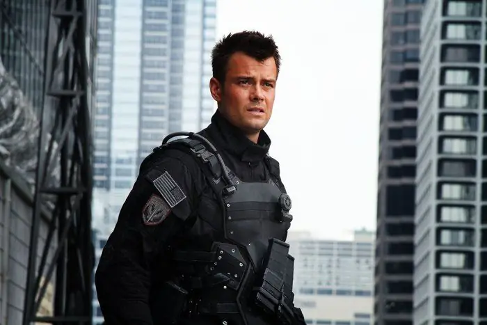 Kapitein Lennox door Josh Duhamel