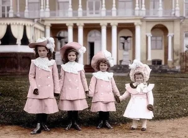 Storhertiginnor Olga, Tatiana, Maria och Anastasia