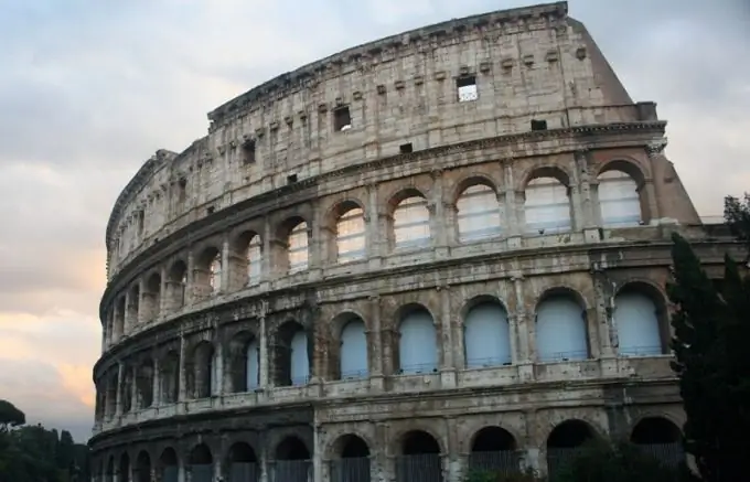 Hoe gaan die herstel van die Colosseum