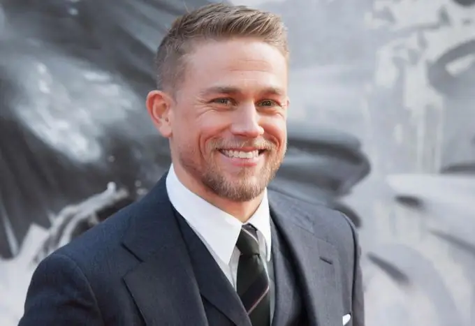 A tehetséges színész, Charlie Hunnam