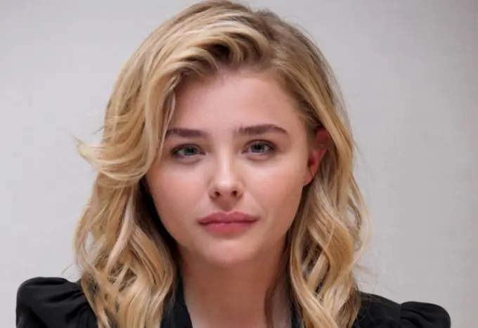 Cov ntxhais hluas ua yeeb yam Chloe Grace Moretz