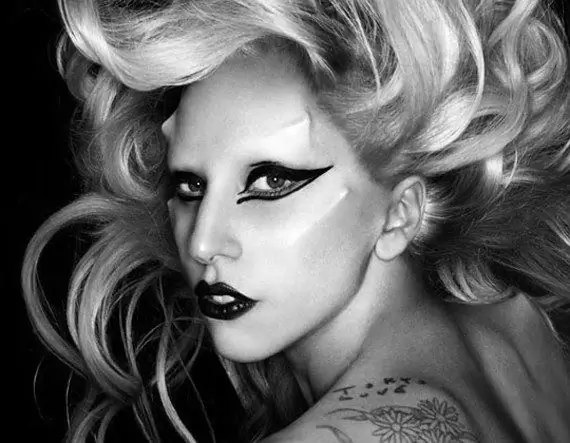 Yuav thaum twg Lady Gaga cov nkauj tawm tshiab?